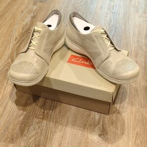 👟👞 NIB Clarks Beige Perforated Casual Shoes Women's size 11 W  COMFORTABLE!!❤️